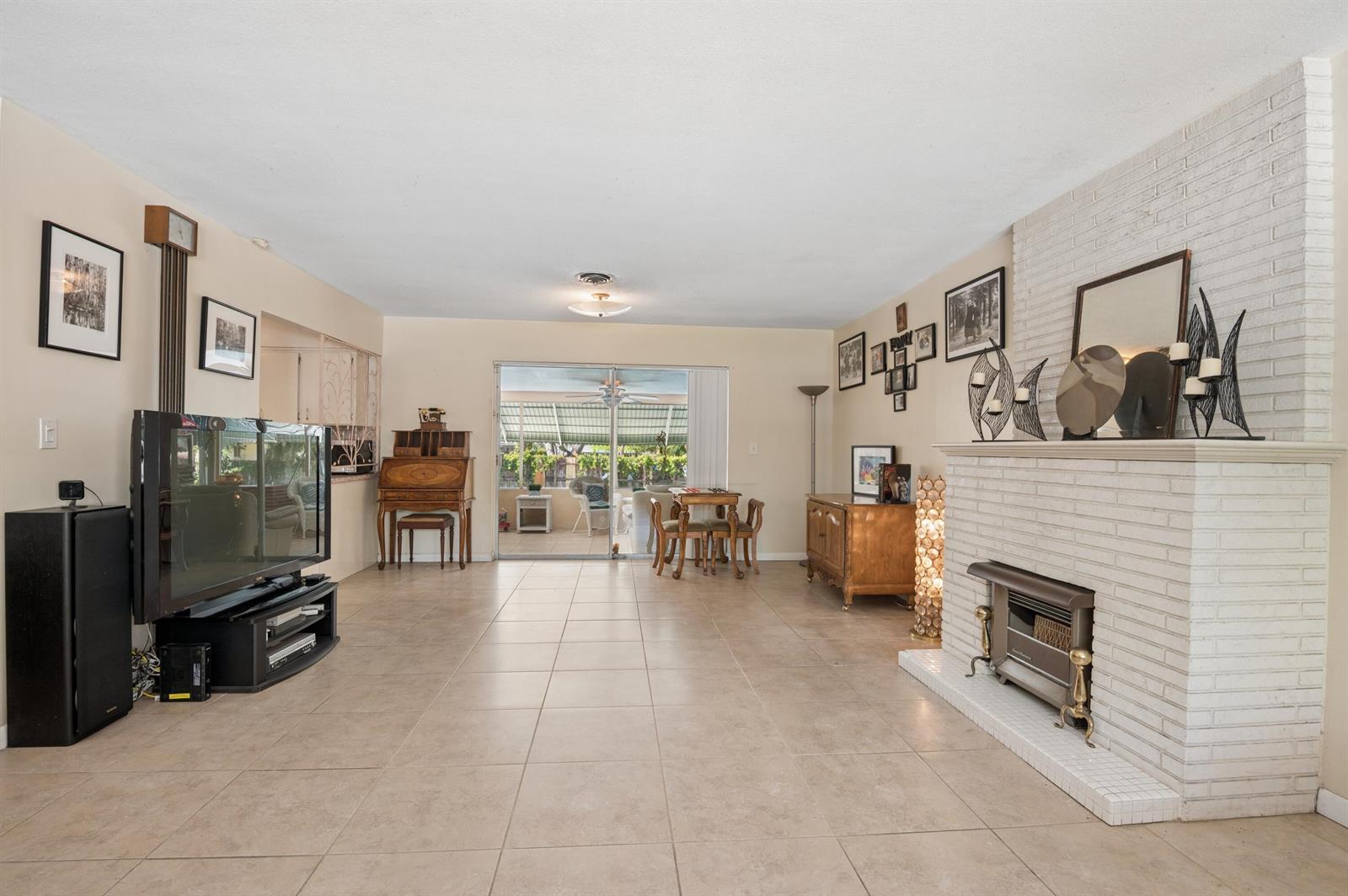 4011 SW 2nd Street, Plantation FL 33317 photo 4
