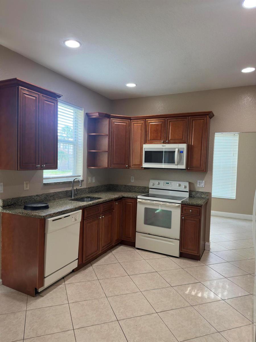5409 Eastbay Drive, FL 33463 photo 4