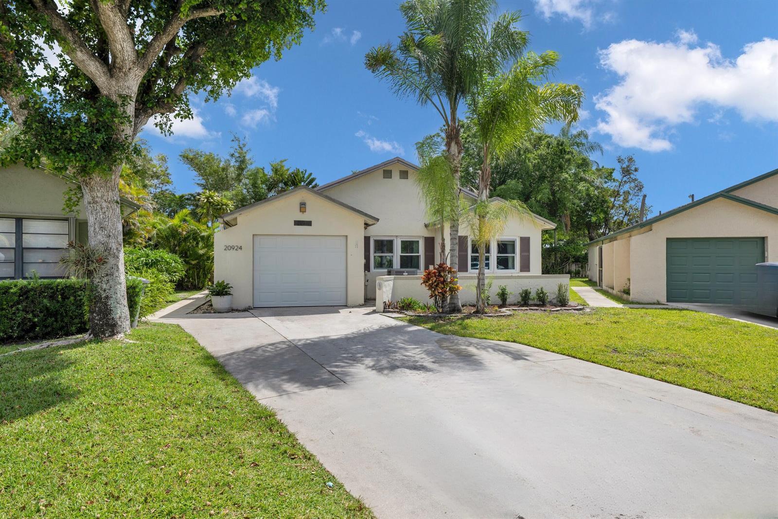 20924 N Springs Terrace, Boca Raton FL 33428 photo 2