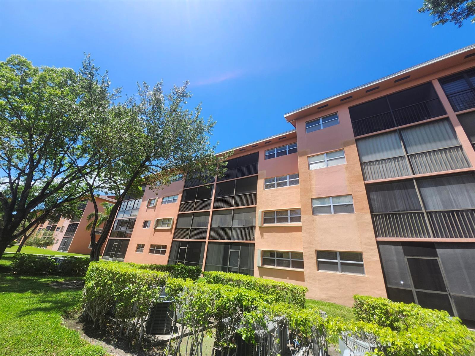601 SW 142nd Avenue SW # Q, Pembroke Pines FL 33027 photo 2