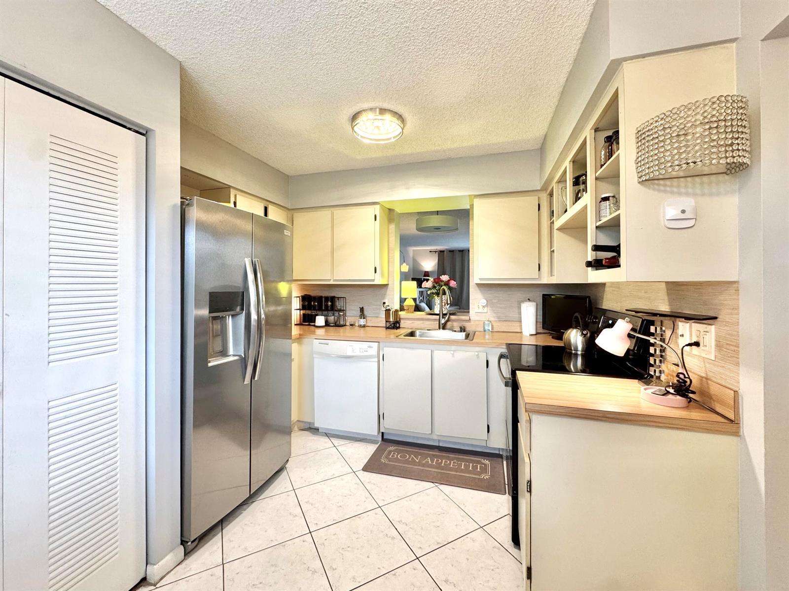 7006 Huntington Lane # 306, Delray Beach FL 33446 photo 2