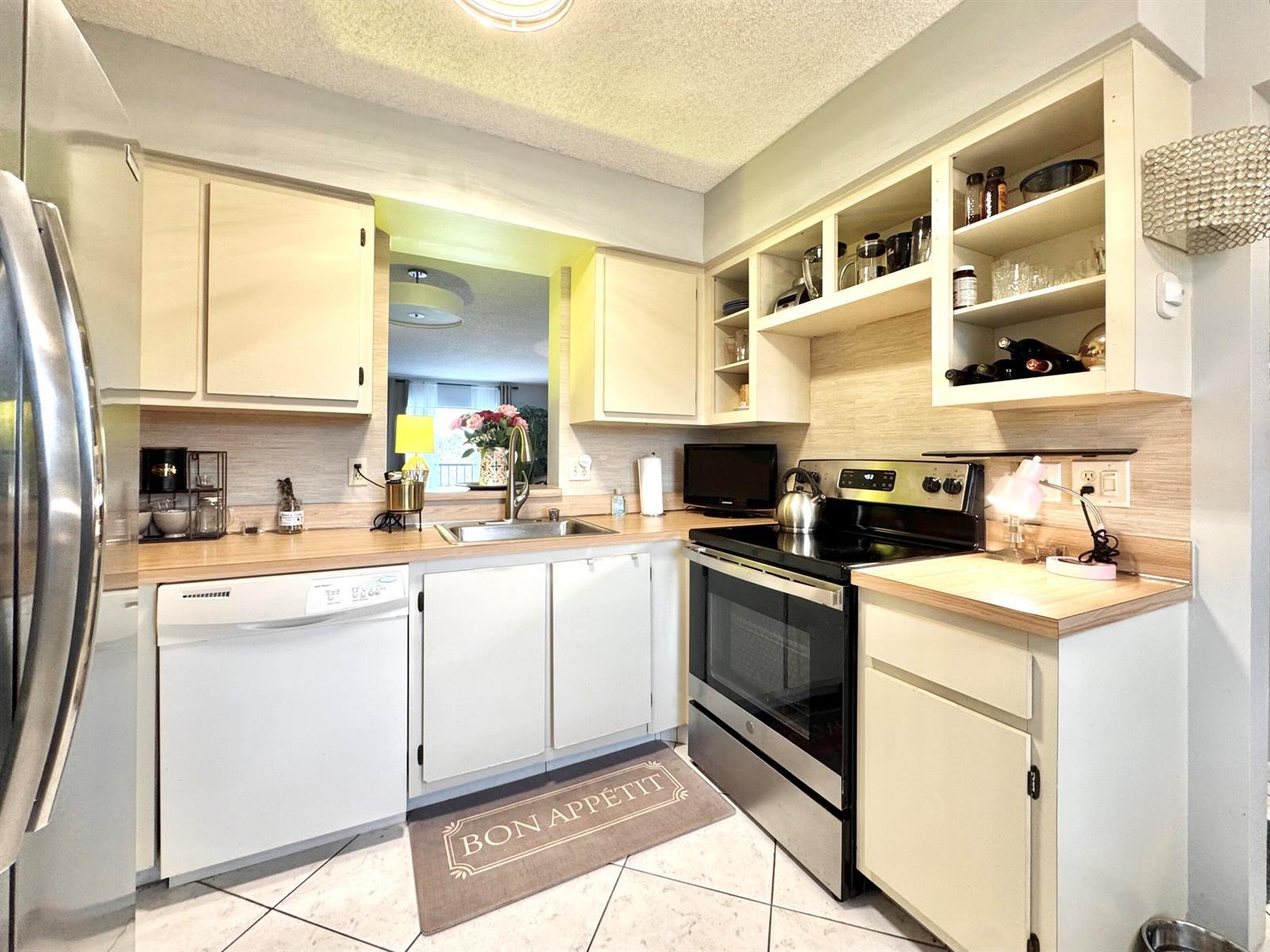 7006 Huntington Lane # 306, Delray Beach FL 33446 photo 4