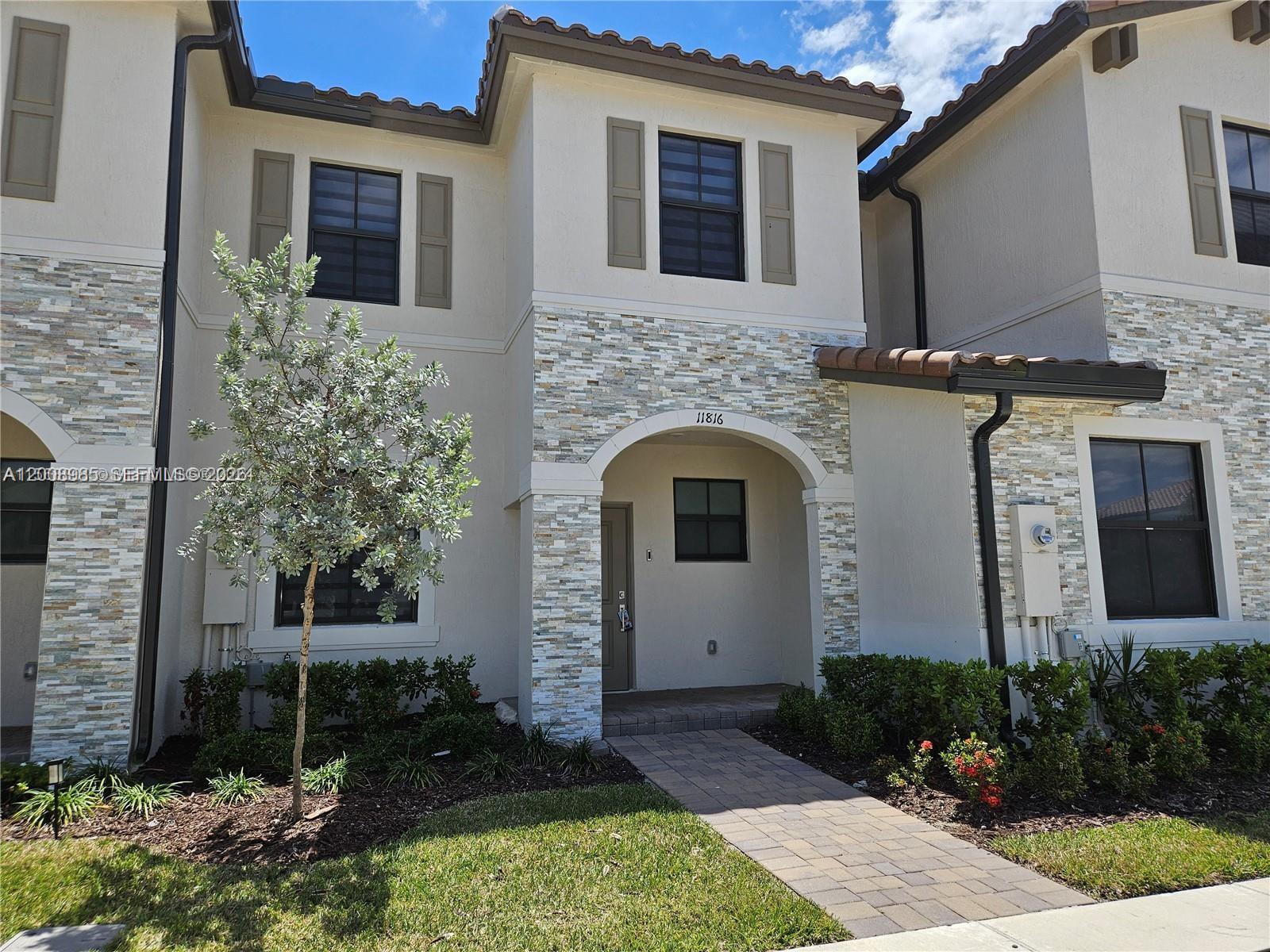 11816 SW 247th Ter, Homestead FL 33032 photo 2
