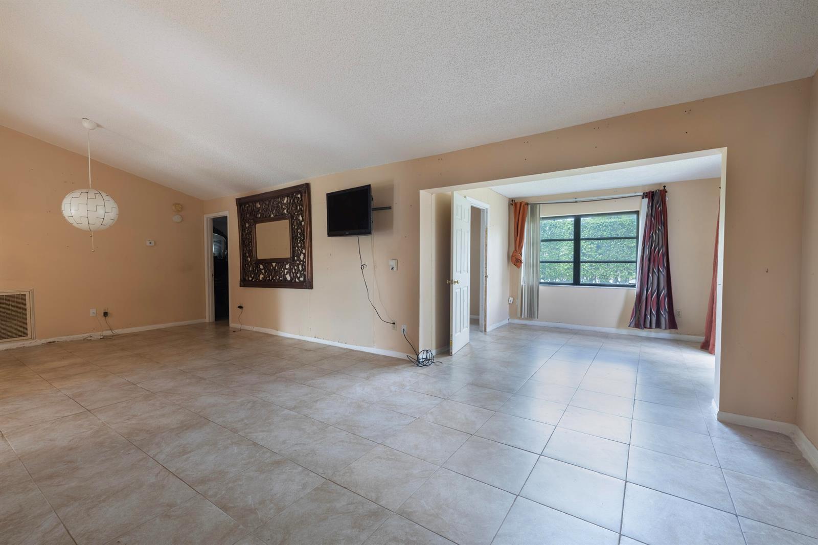 6149 Olivewood Circle, FL 33463 photo 4