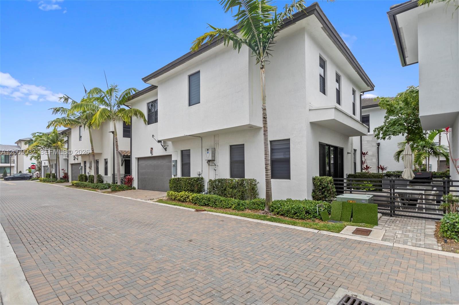 8249 NW 46th St, Doral FL 33166 photo 2