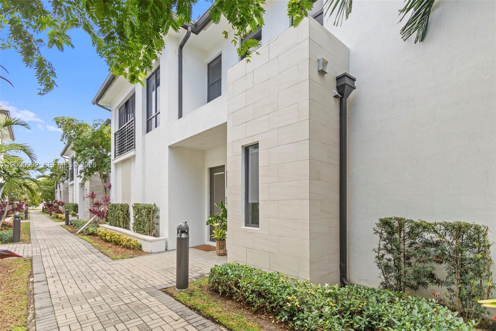 8249 NW 46th St, Doral FL 33166