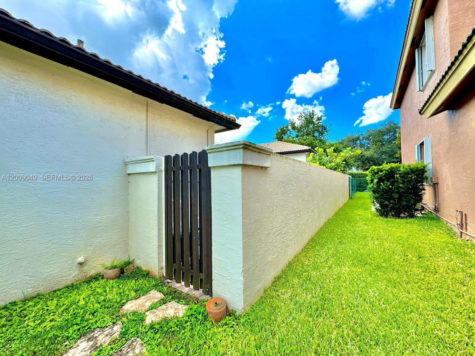 280 SW 167th Ave, Pembroke Pines FL 33027 photo 5