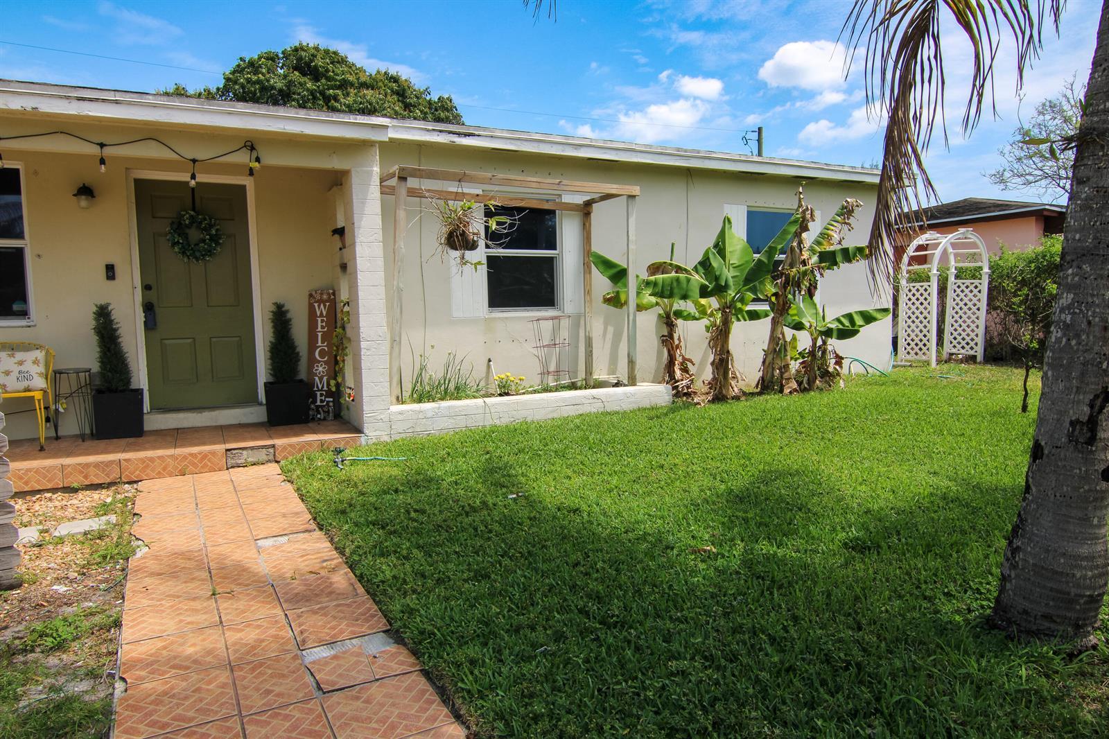 1110 14th Court S, FL 33460 photo 2