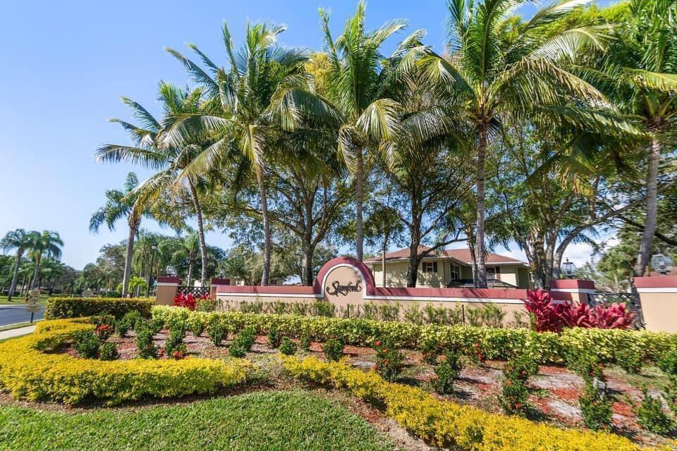 40 Essex Court # C, Royal Palm Beach FL 33411