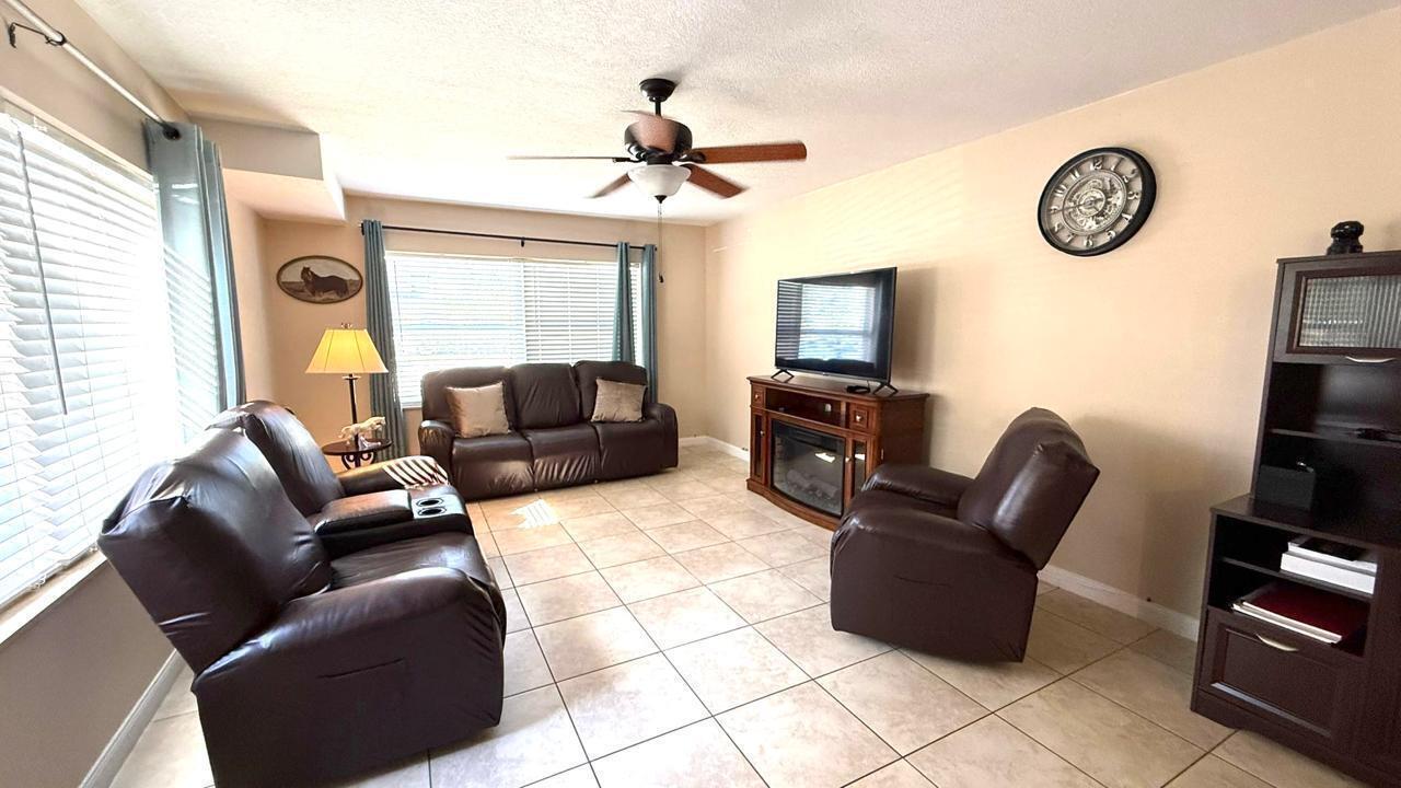 40 Essex Court # C, Royal Palm Beach FL 33411 photo 4