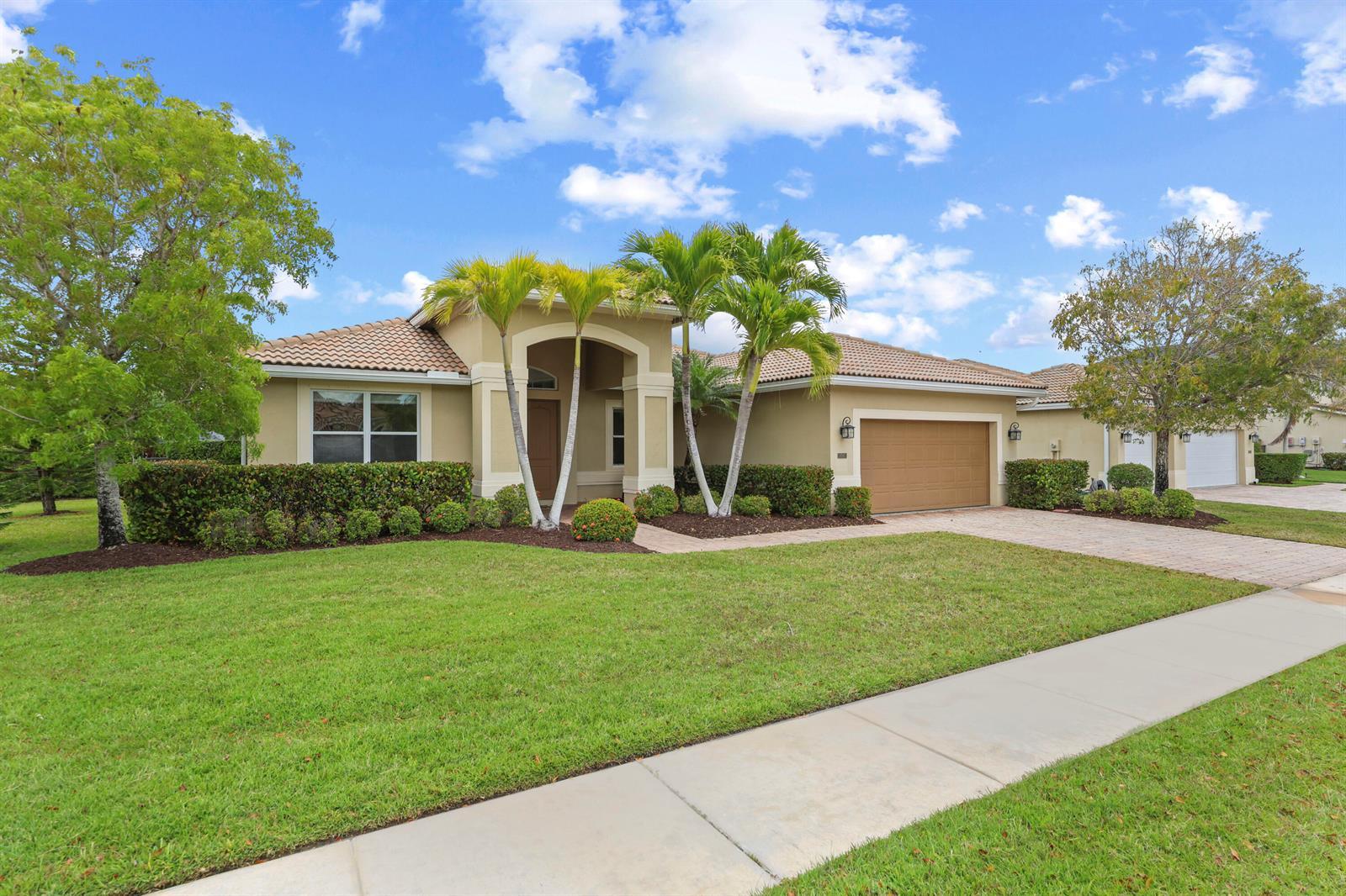 9387 Silent Oak Circle, West Palm Beach FL 33411 photo 2