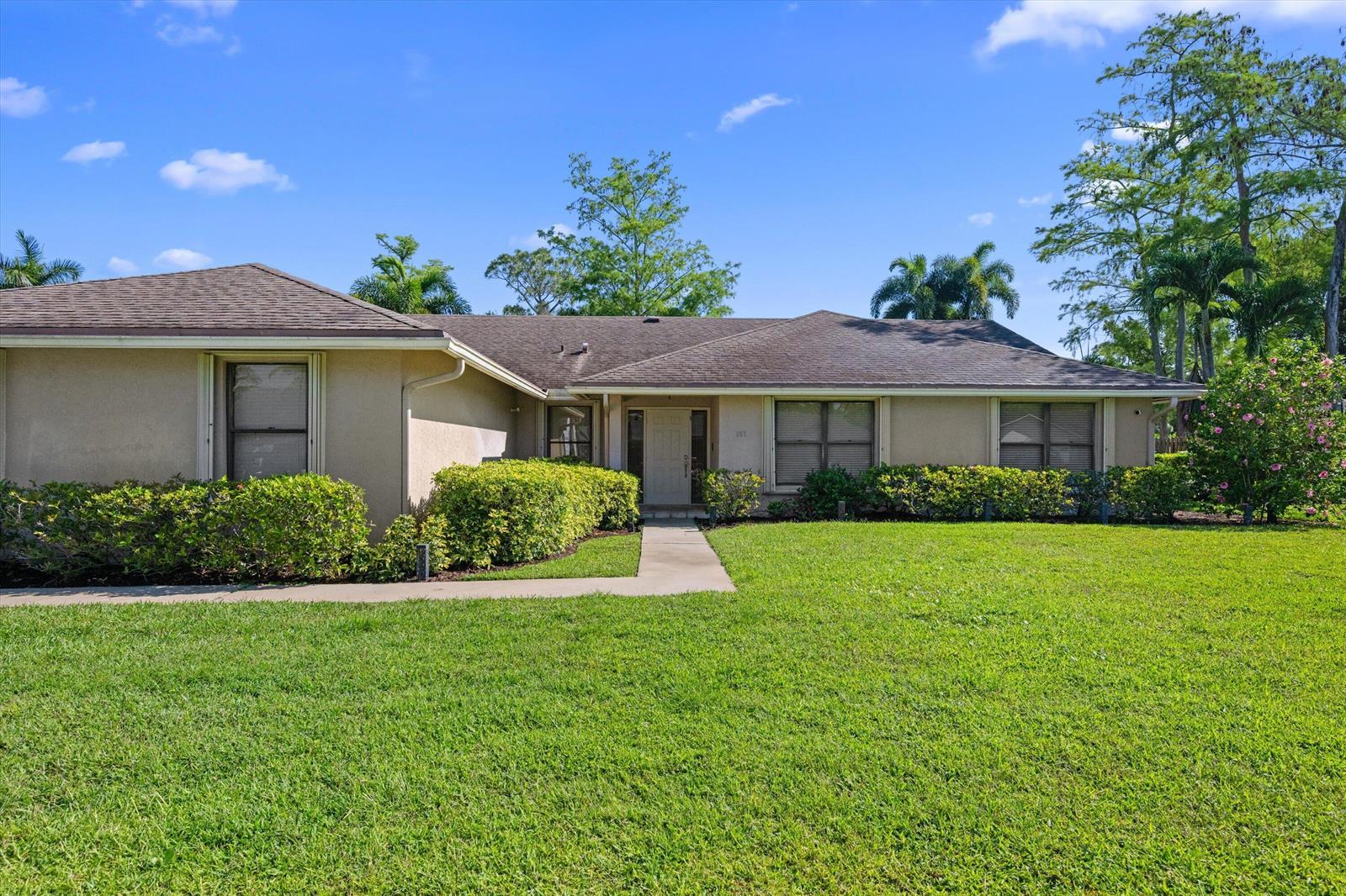 657 Juniper Place, Wellington FL 33414 photo 2