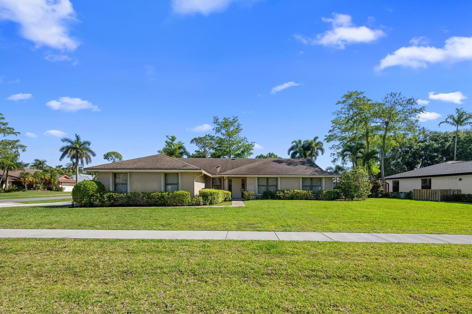657 Juniper Place, Wellington FL 33414