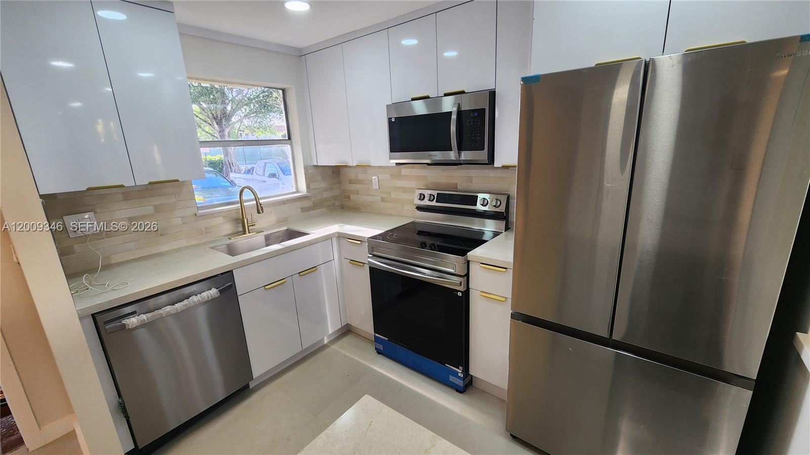 2711 N Pine Island Rd # 112, Sunrise FL 33322