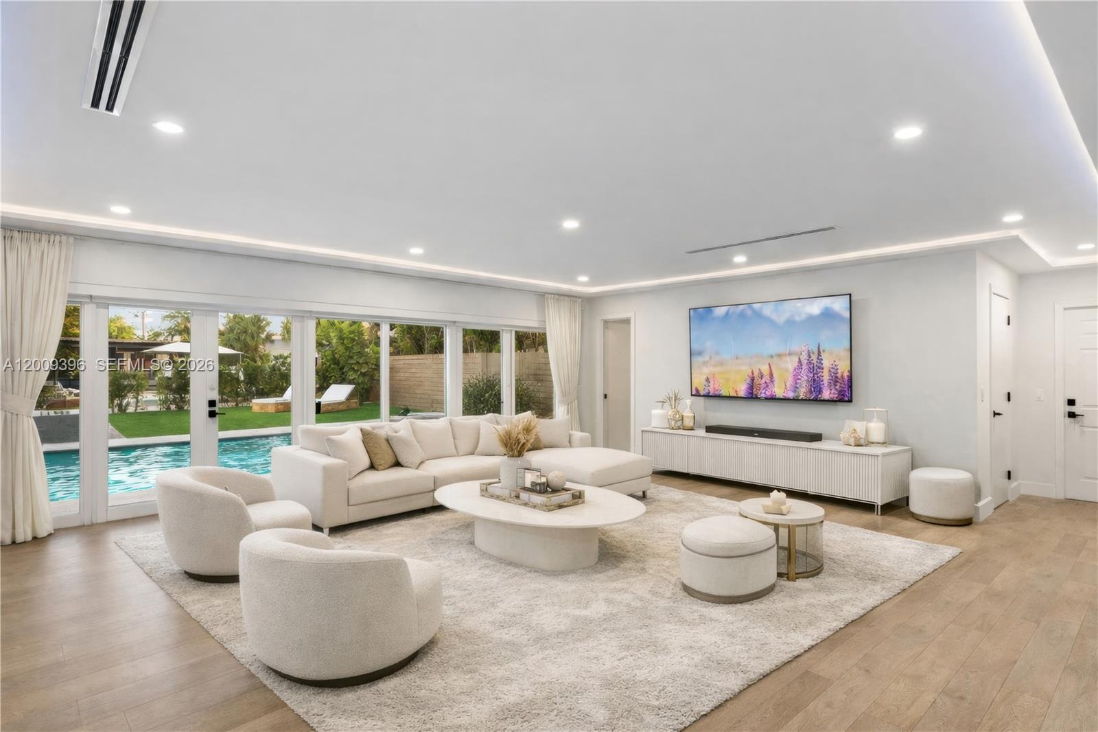 1560 Cleveland Rd, Miami Beach FL 33141 photo 3