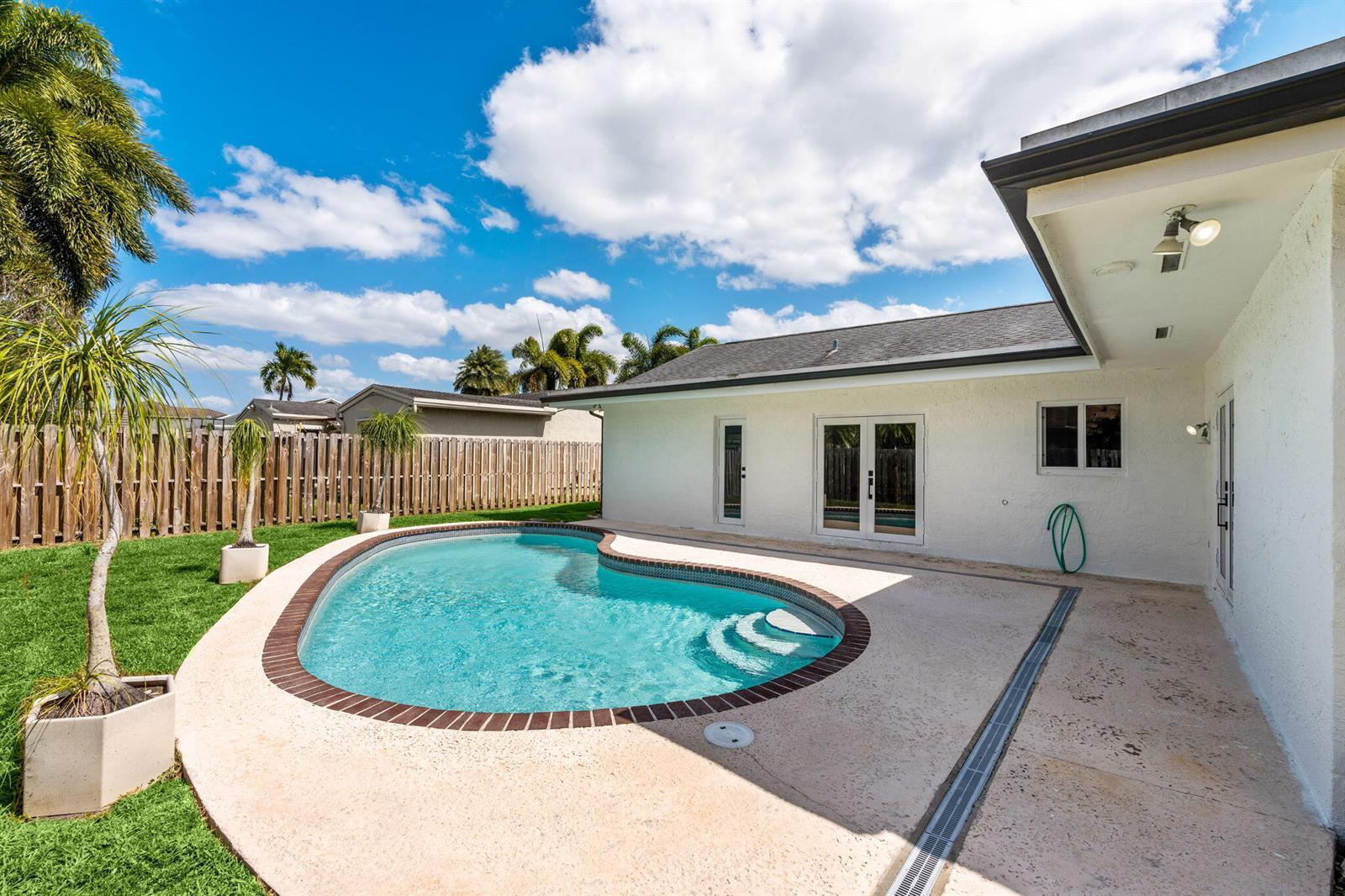 11831 NW 38th Place, Sunrise FL 33323 photo 5