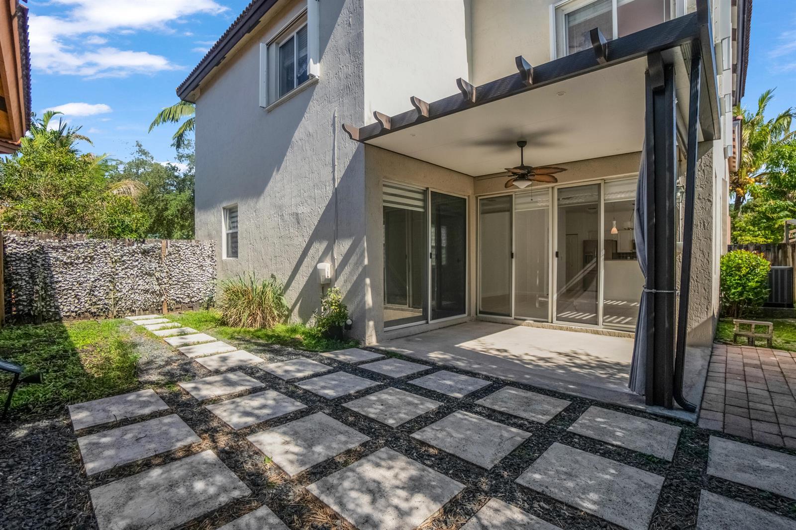 9002 SW 214th Lane, Cutler Bay FL 33189 photo 2