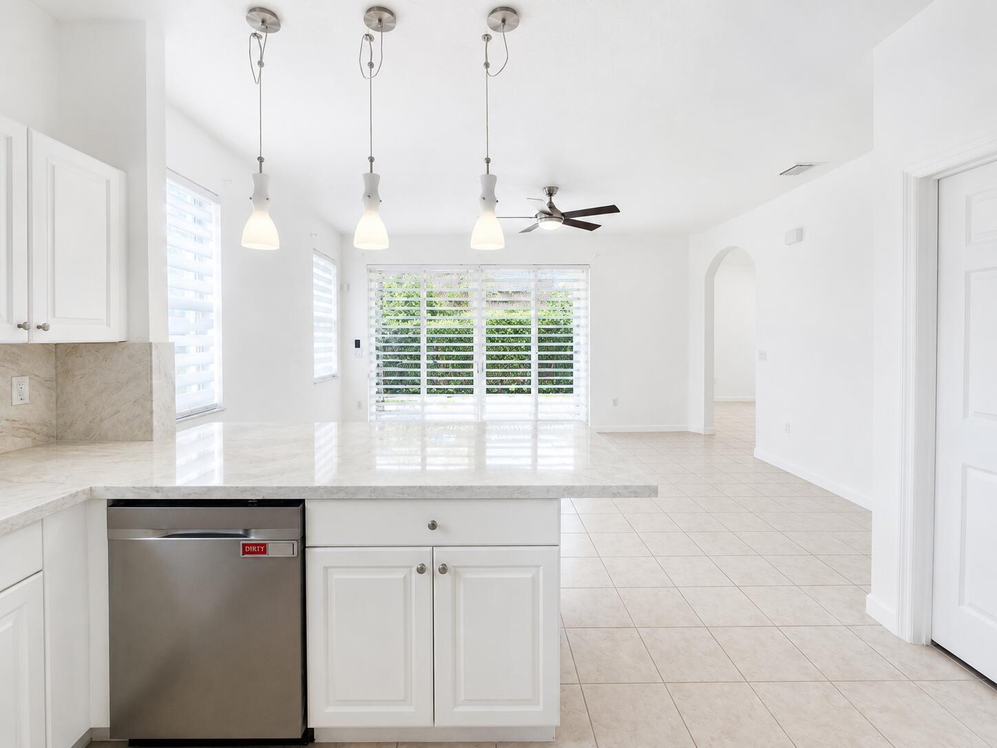 9002 SW 214th Lane, Cutler Bay FL 33189 photo 4