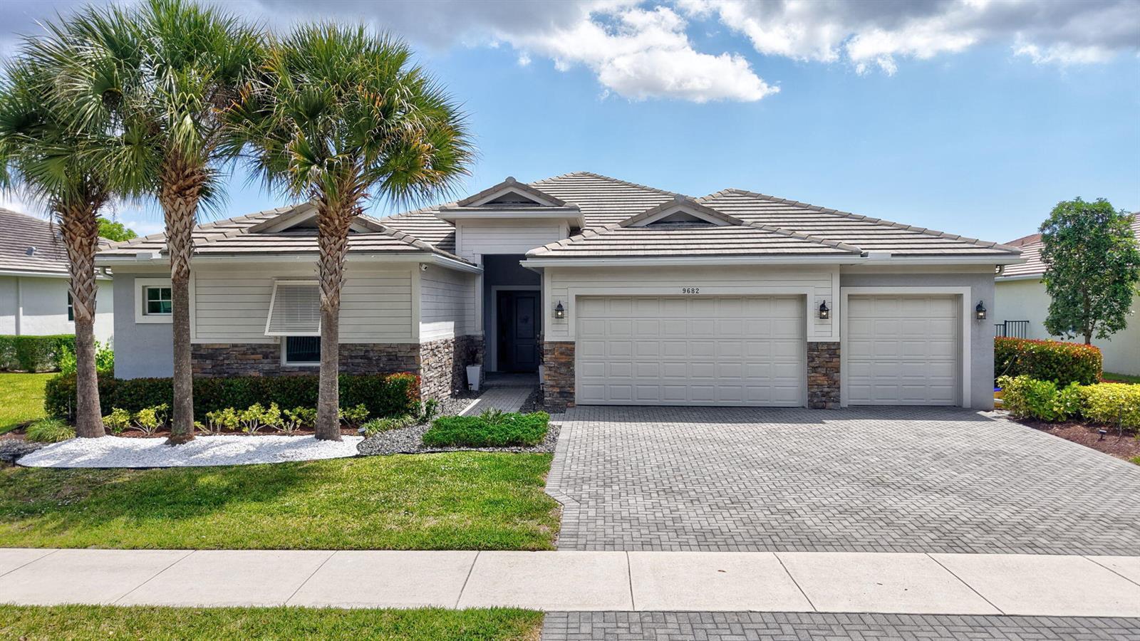 9682 Captiva Circle, Boynton Beach FL 33437 photo 2