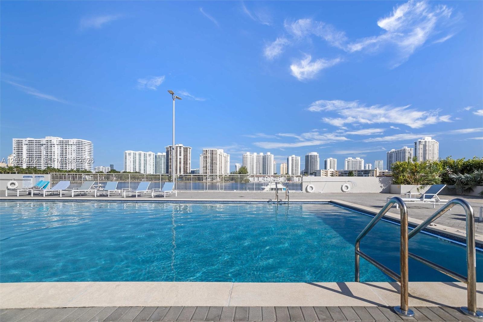 18071 Biscayne Blvd # 802, Aventura FL 33160 photo 2
