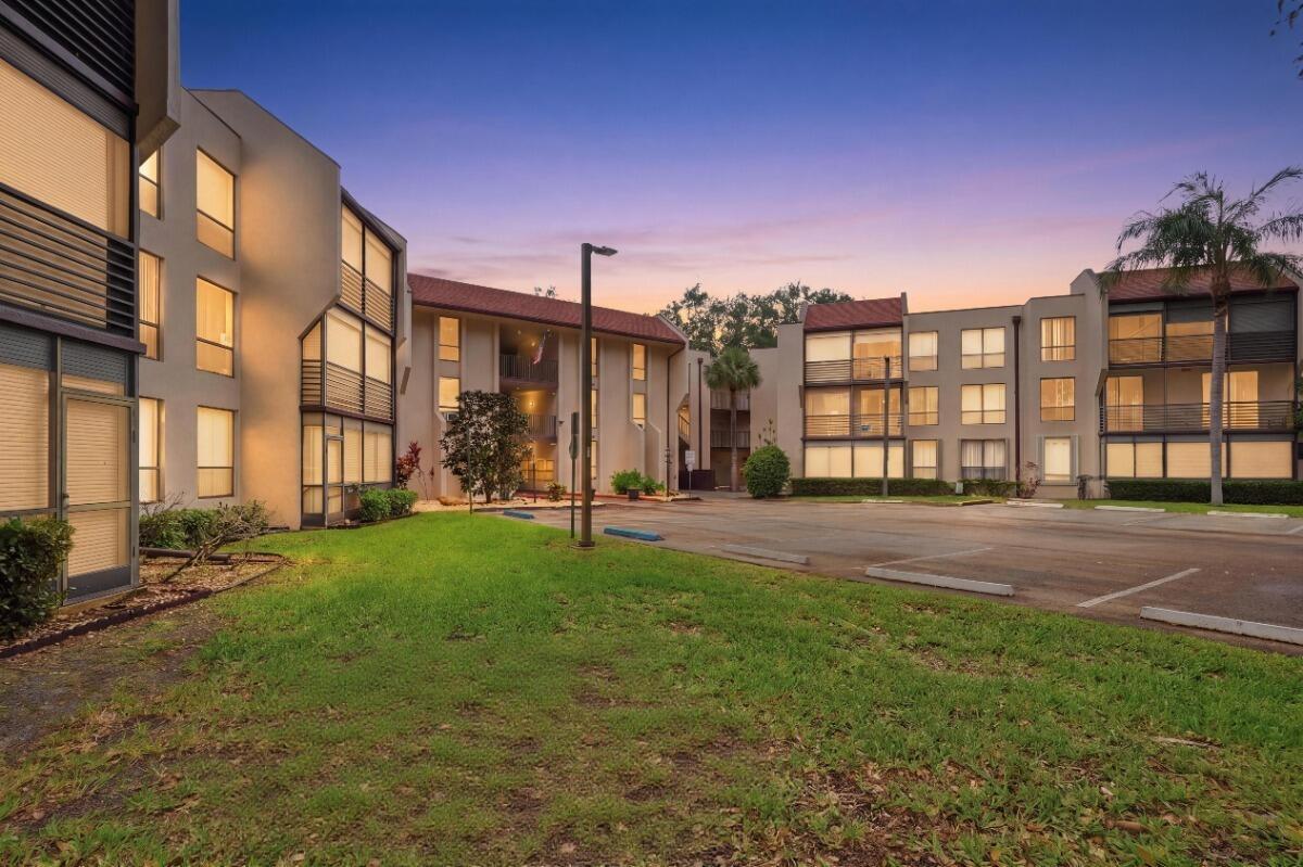 6751 N University Drive Unit 212, Tamarac FL 33321