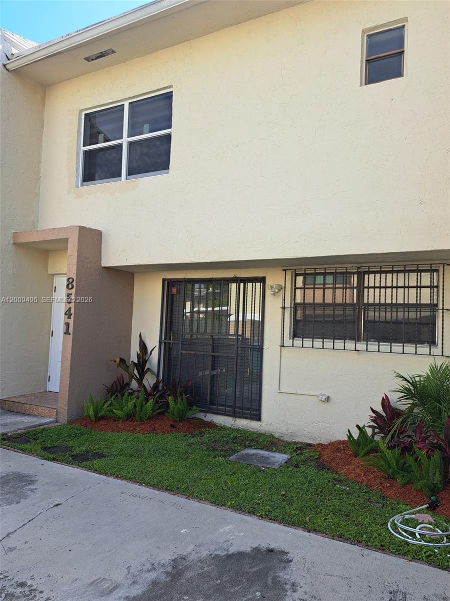 8541 NW 7th St # 32, Miami FL 33126 photo 2