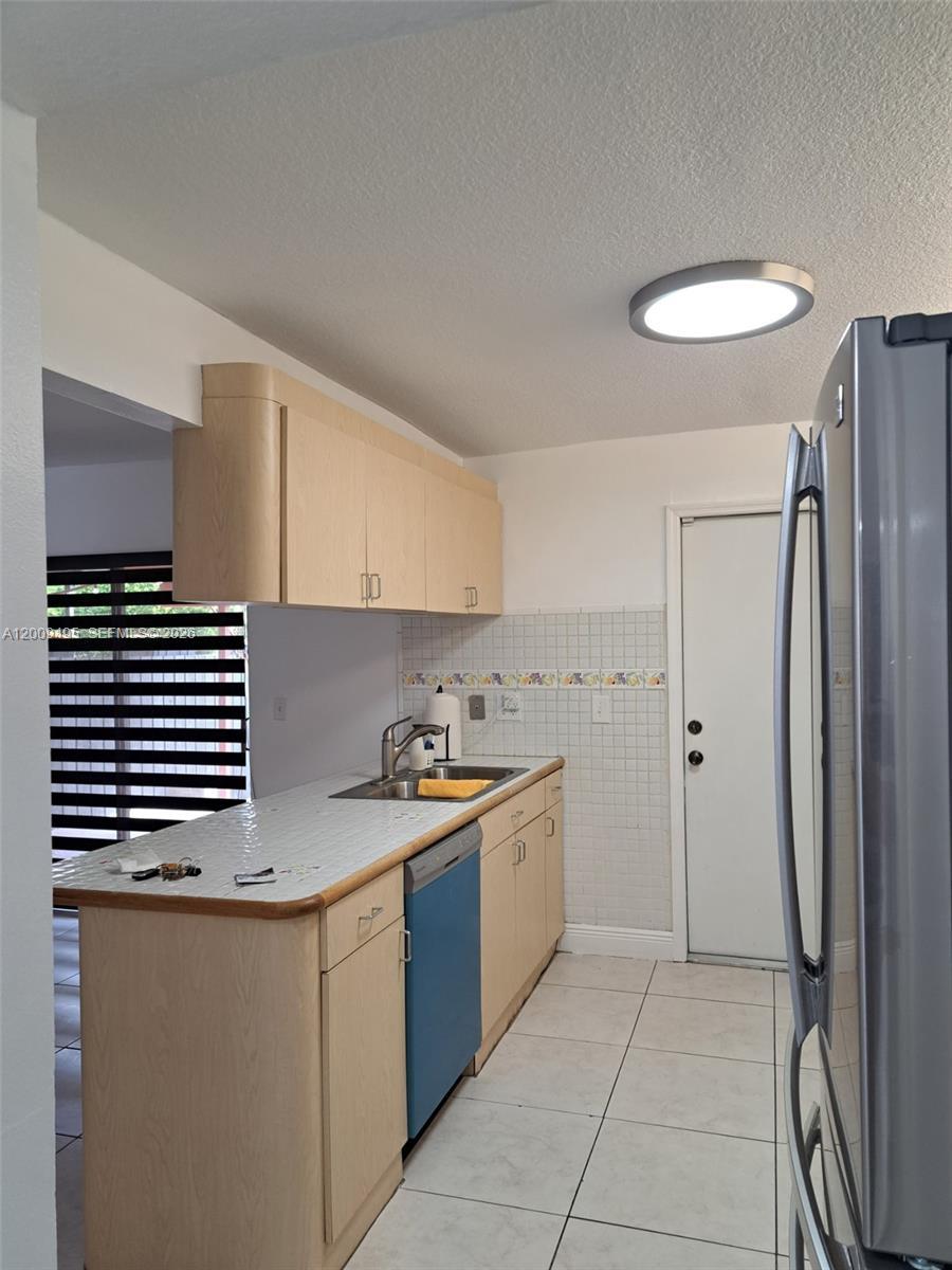 8541 NW 7th St # 32, Miami FL 33126 photo 4
