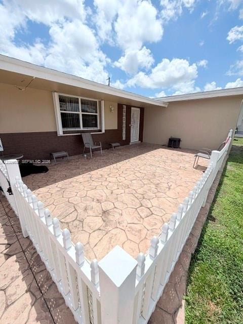 1121 NW 86th Ter, Pembroke Pines FL 33024 photo 3
