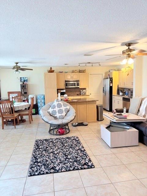 1121 NW 86th Ter, Pembroke Pines FL 33024 photo 5