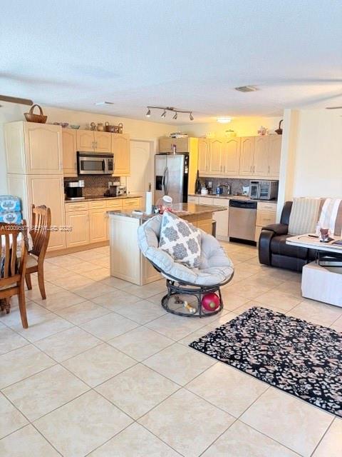 1121 NW 86th Ter, Pembroke Pines FL 33024 photo 4