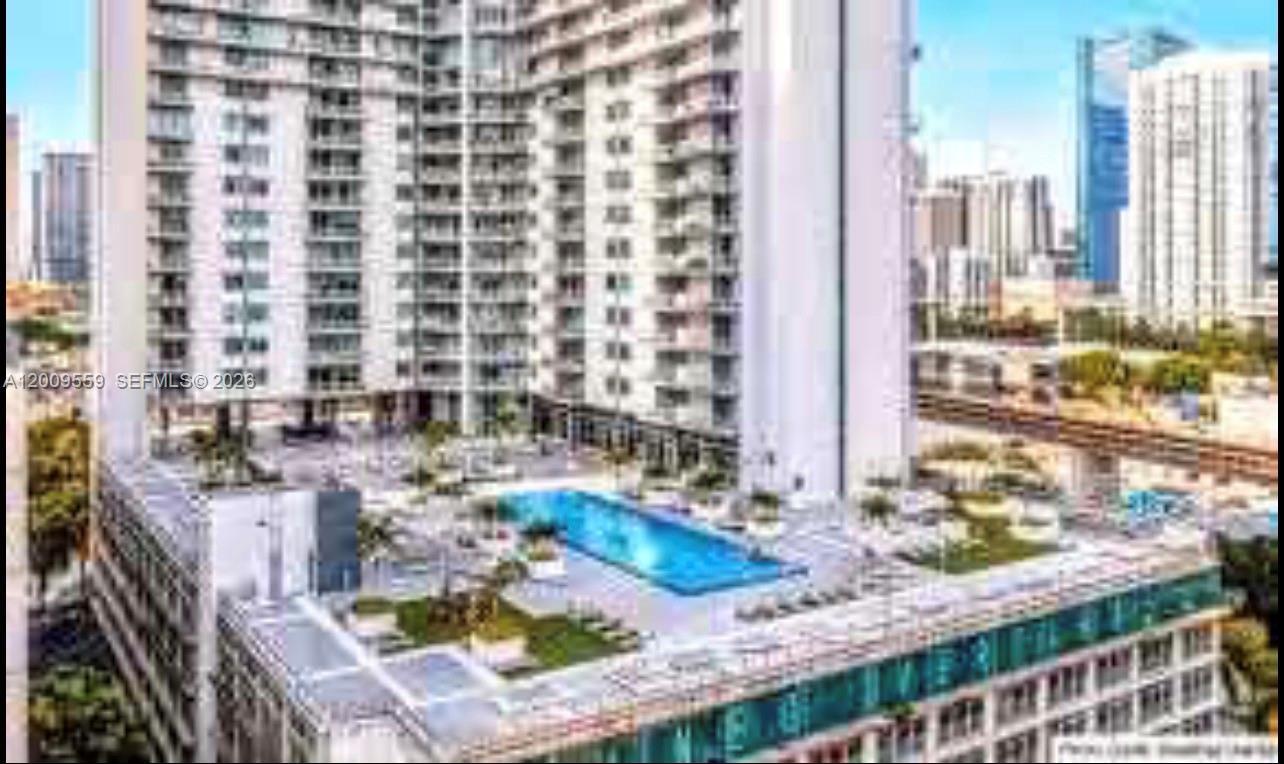 690 SW 1st Ct, Miami FL 33130 photo 2