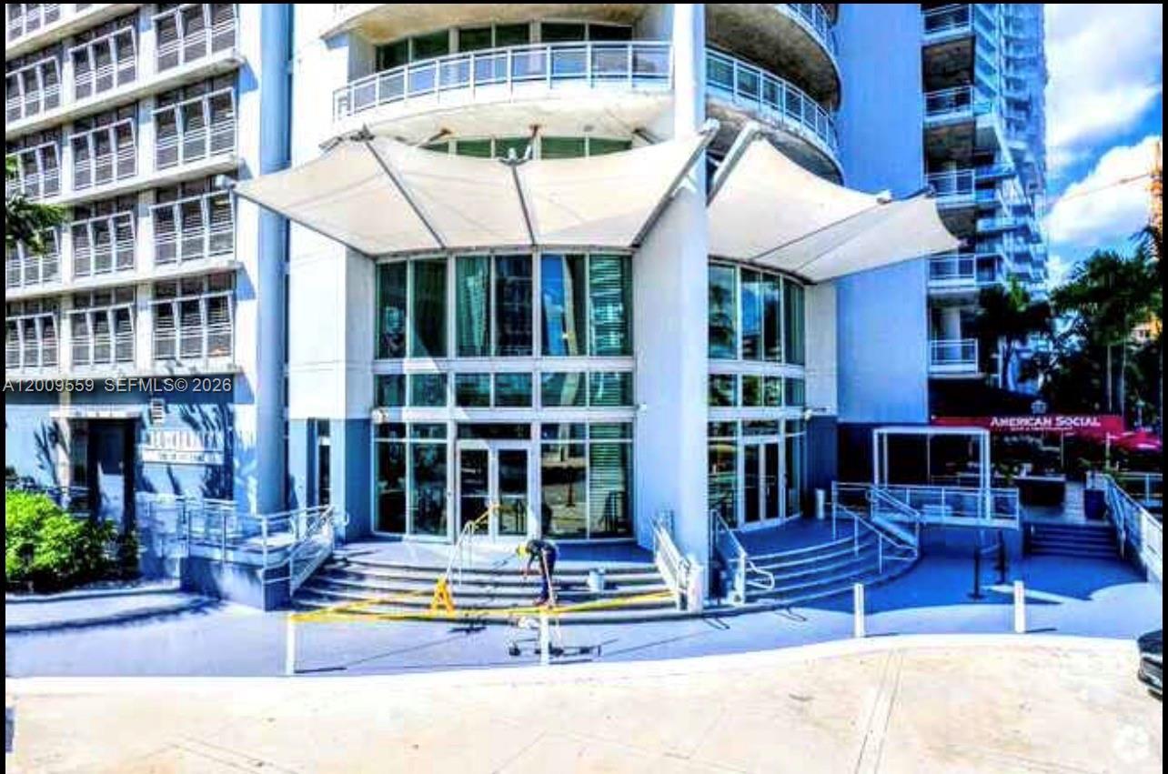 690 SW 1st Ct, Miami FL 33130 photo 3