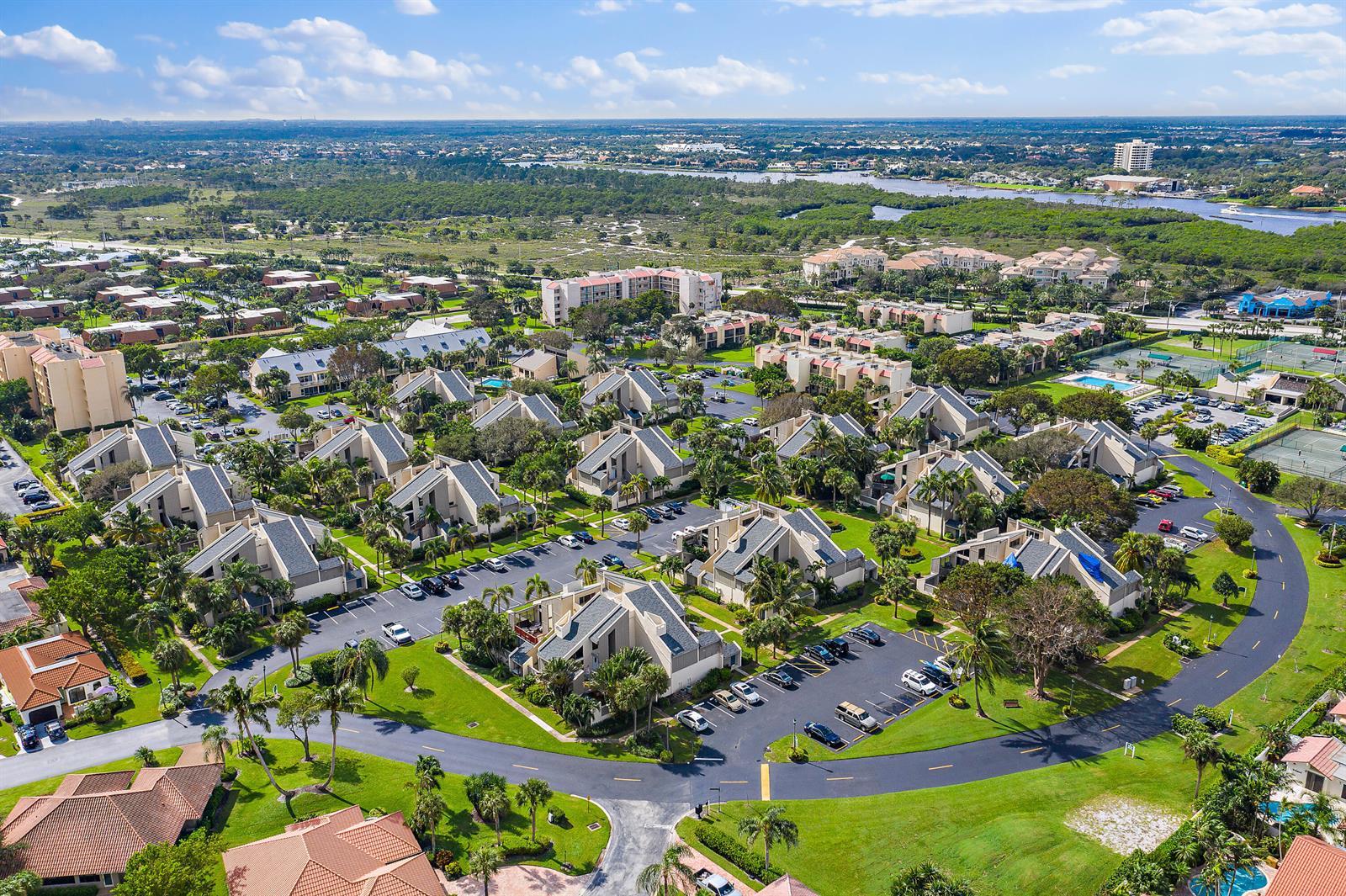 1605 Us-1, Jupiter FL 33477 photo 2