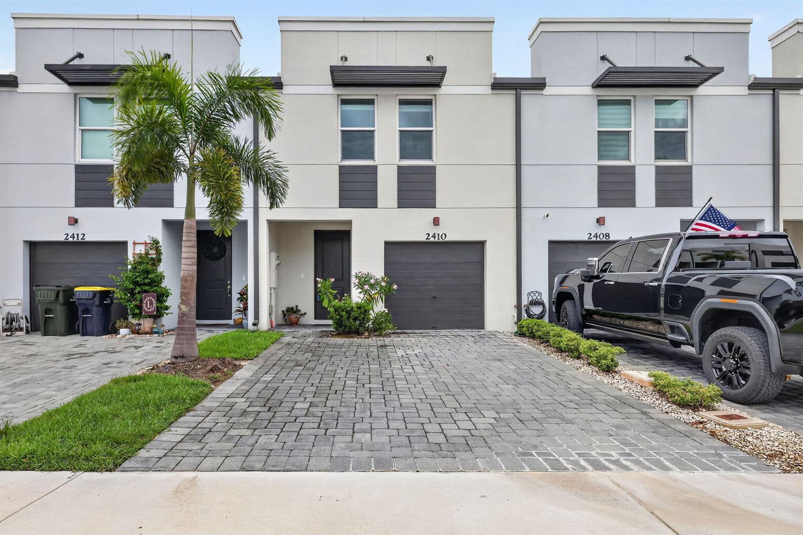 2410 SE Tarvest Way, Stuart FL 34997 photo 2