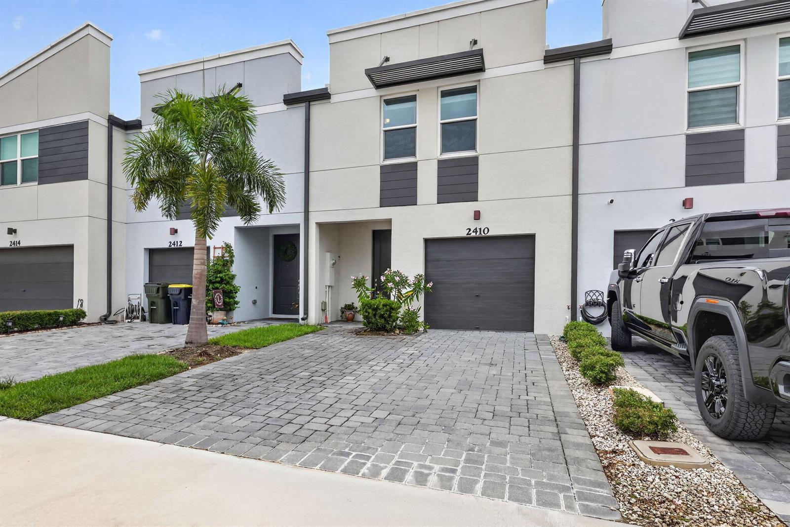 2410 SE Tarvest Way, Stuart FL 34997 photo 3