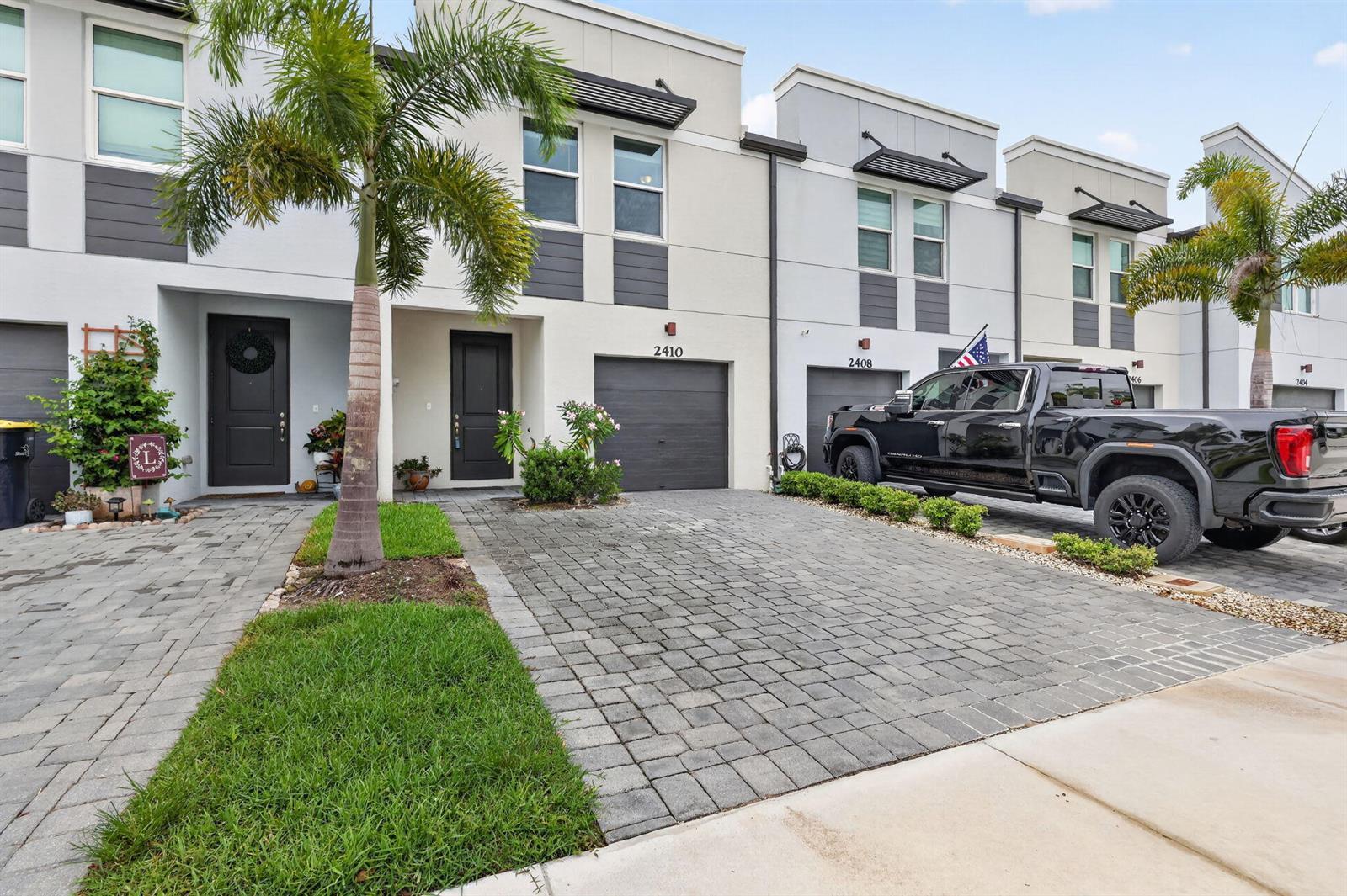 2410 SE Tarvest Way, Stuart FL 34997 photo 4