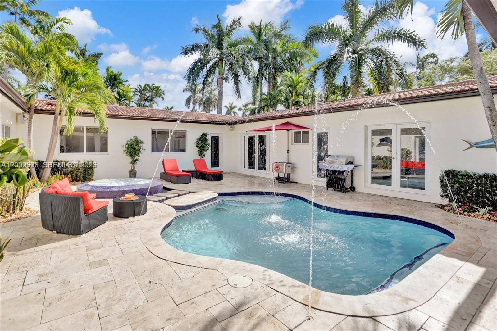 1017 Tyler St, Hollywood FL 33019 photo 2