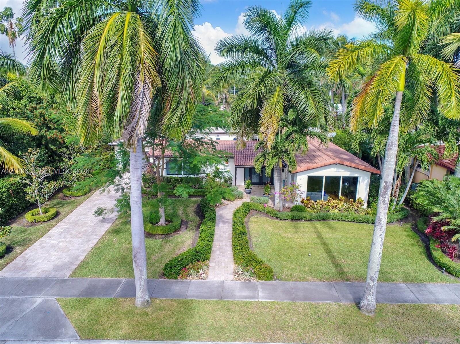 1017 Tyler St, Hollywood FL 33019 photo 3