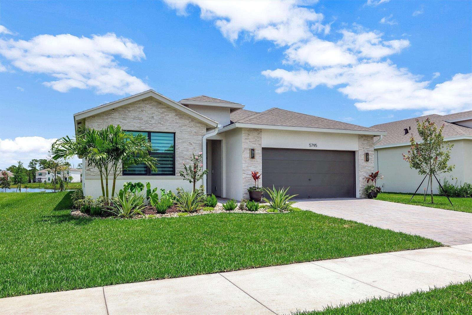 5795 SE Sky Blue Circle, Stuart FL 34997 photo 2
