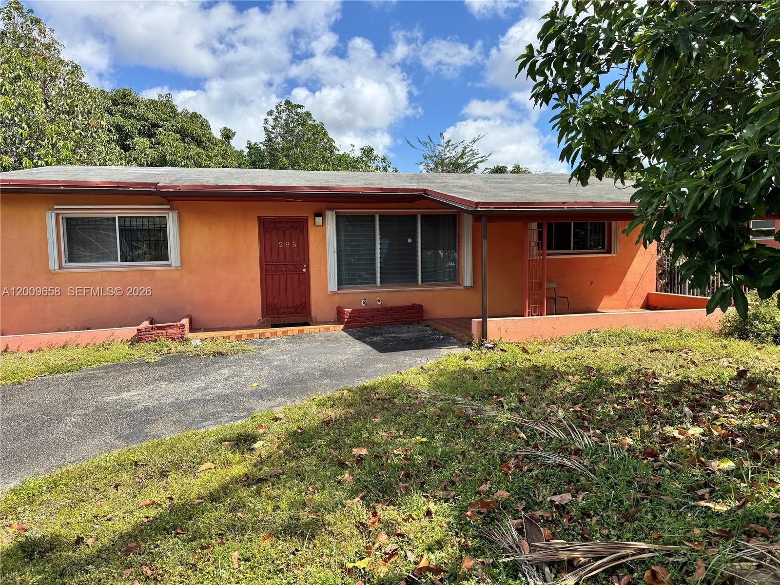 285 NE 165th St, Miami FL 33162