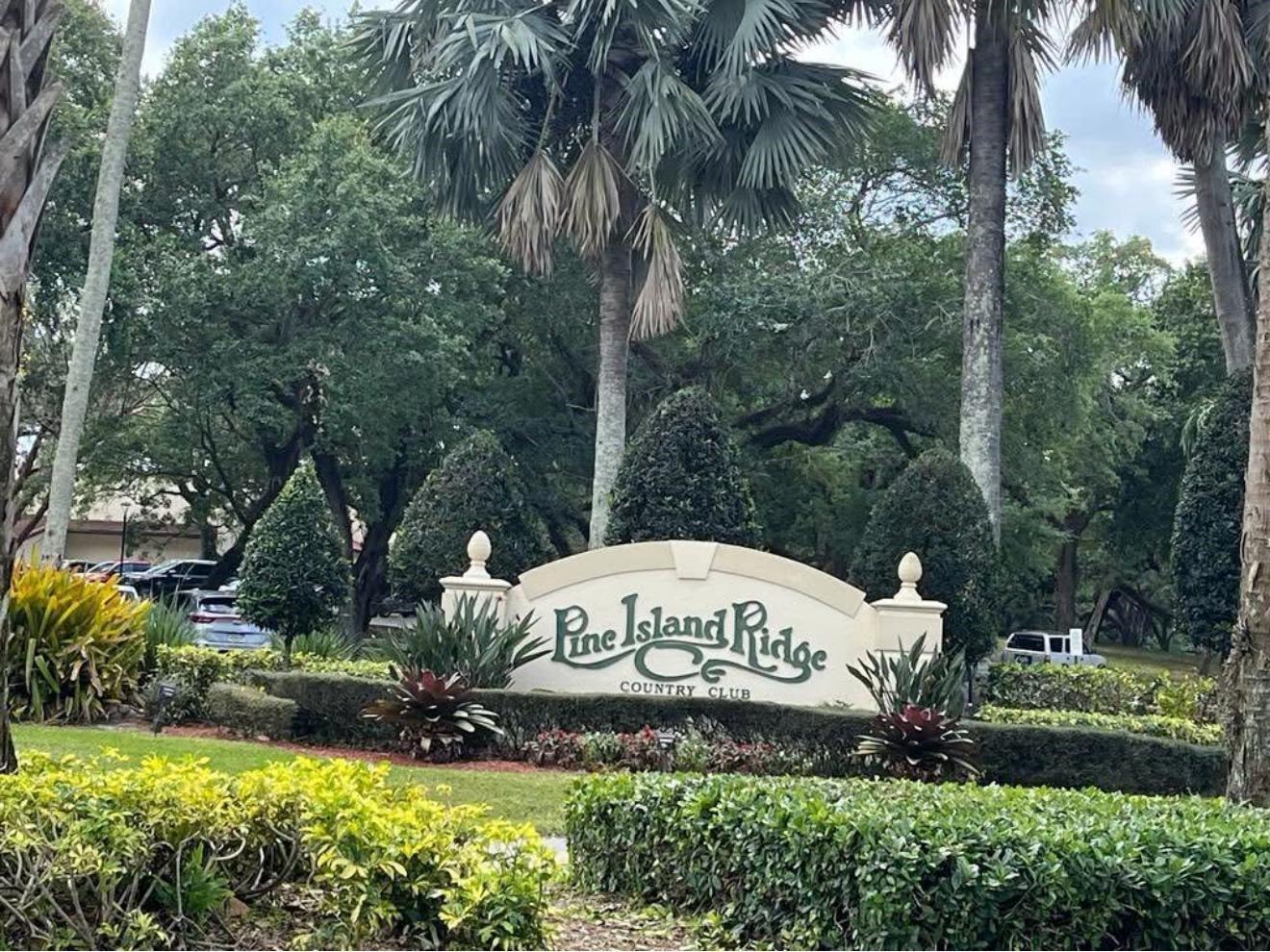 9230 Lagoon Place N # 408, Davie FL 33324