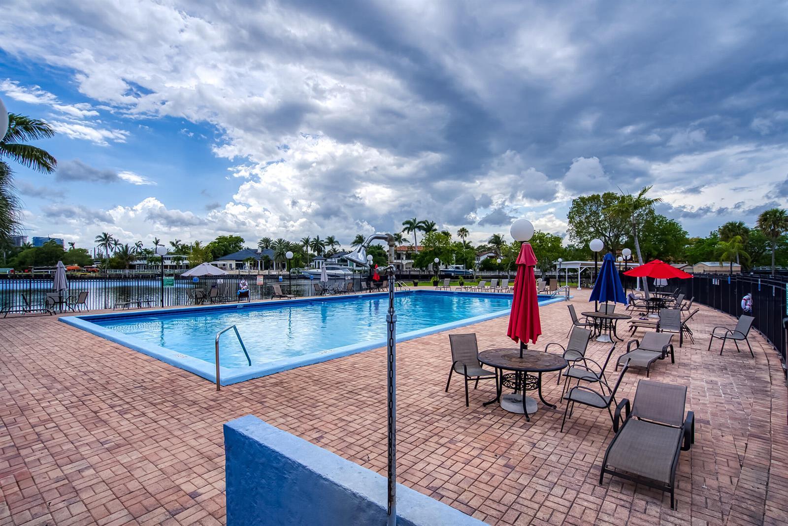 2000 Atlantic Shores Boulevard Apt 410, Hallandale Beach FL 33009 photo 3