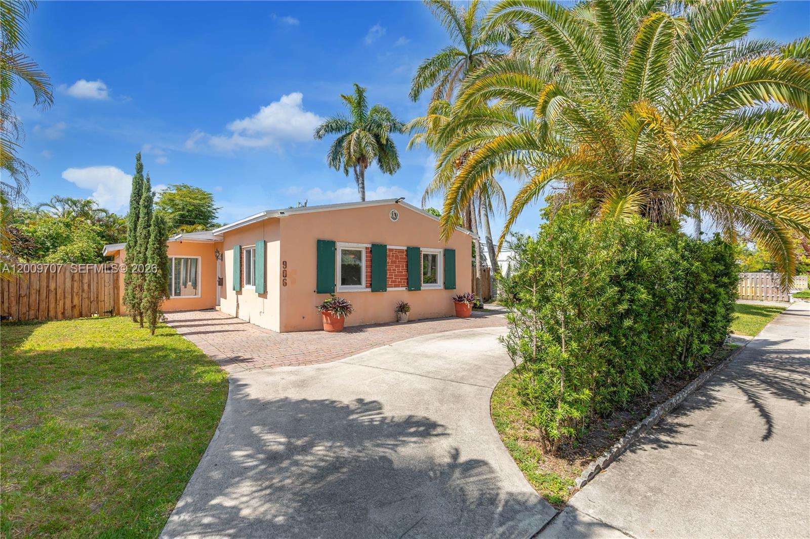 906 NE 5th St, Hallandale Beach FL 33009 photo 2