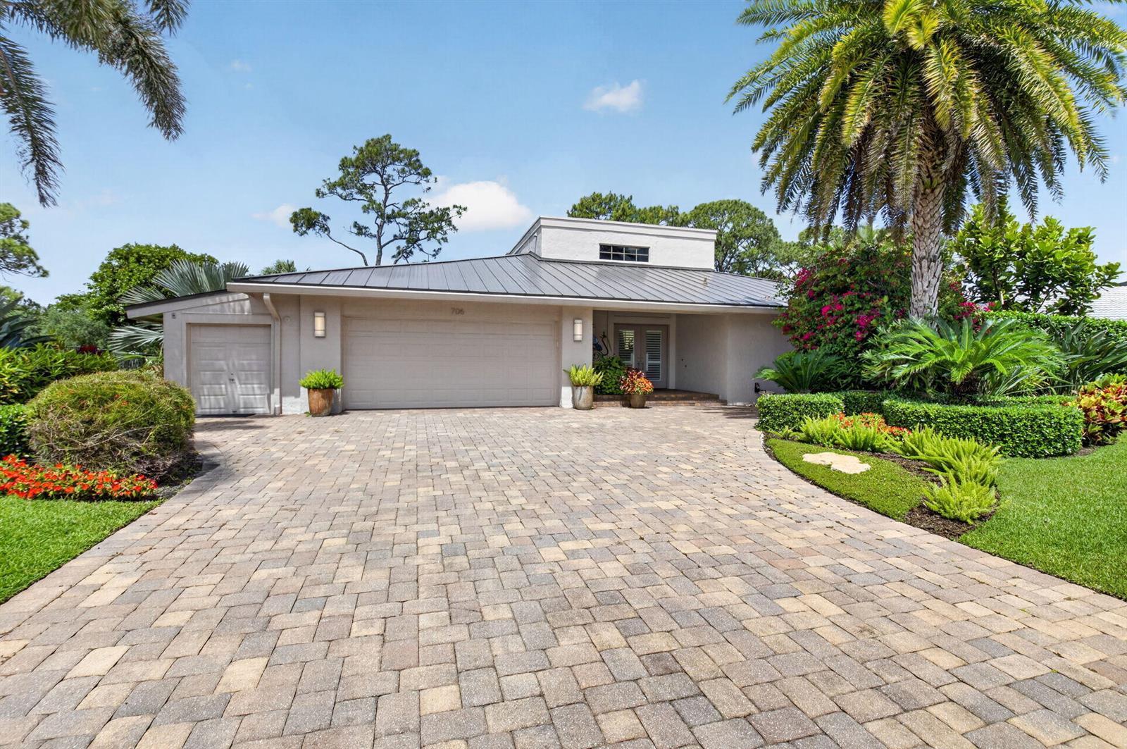 706 Foxpointe Circle, Delray Beach FL 33445 photo 2