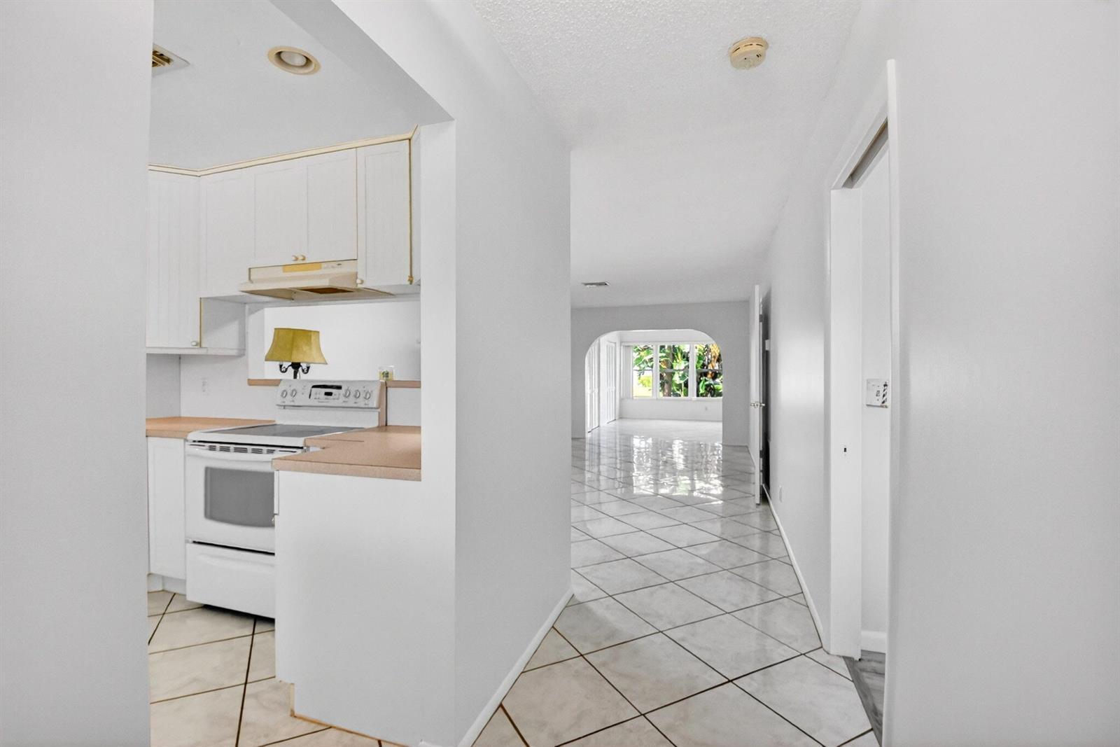 2886 E Fernley Dr Drive E # 9, West Palm Beach FL 33415 photo 5