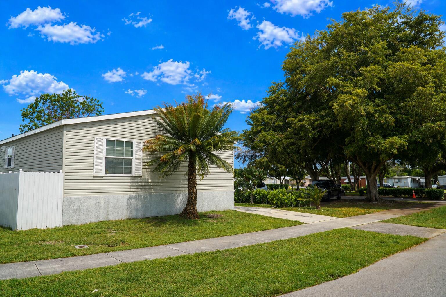 620 NW 215th Avenue, Pembroke Pines FL 33029 photo 3