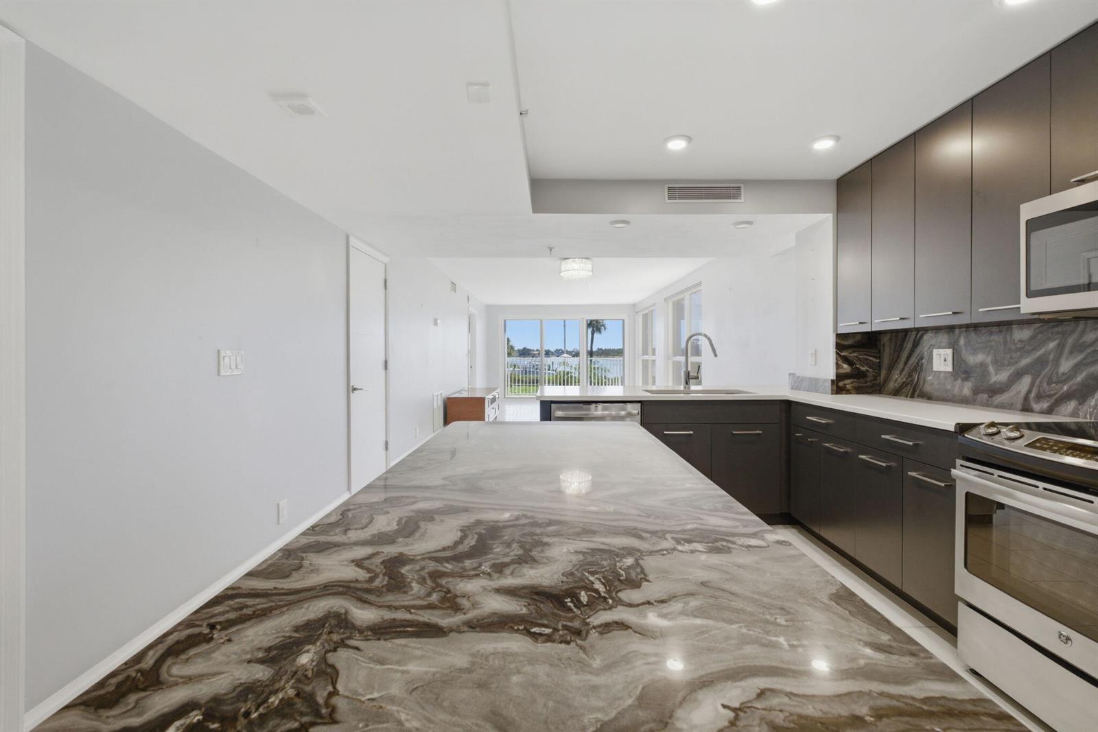 3901 S Flagler Drive # 203, West Palm Beach FL 33405