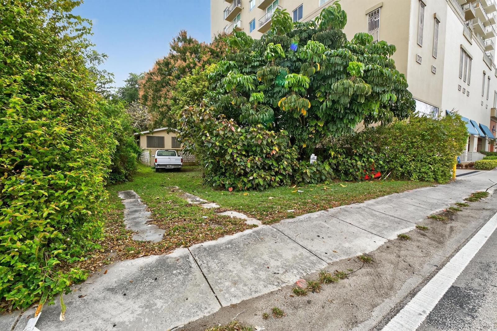 975 SW 37th Avenue, Miami FL 33135 photo 2