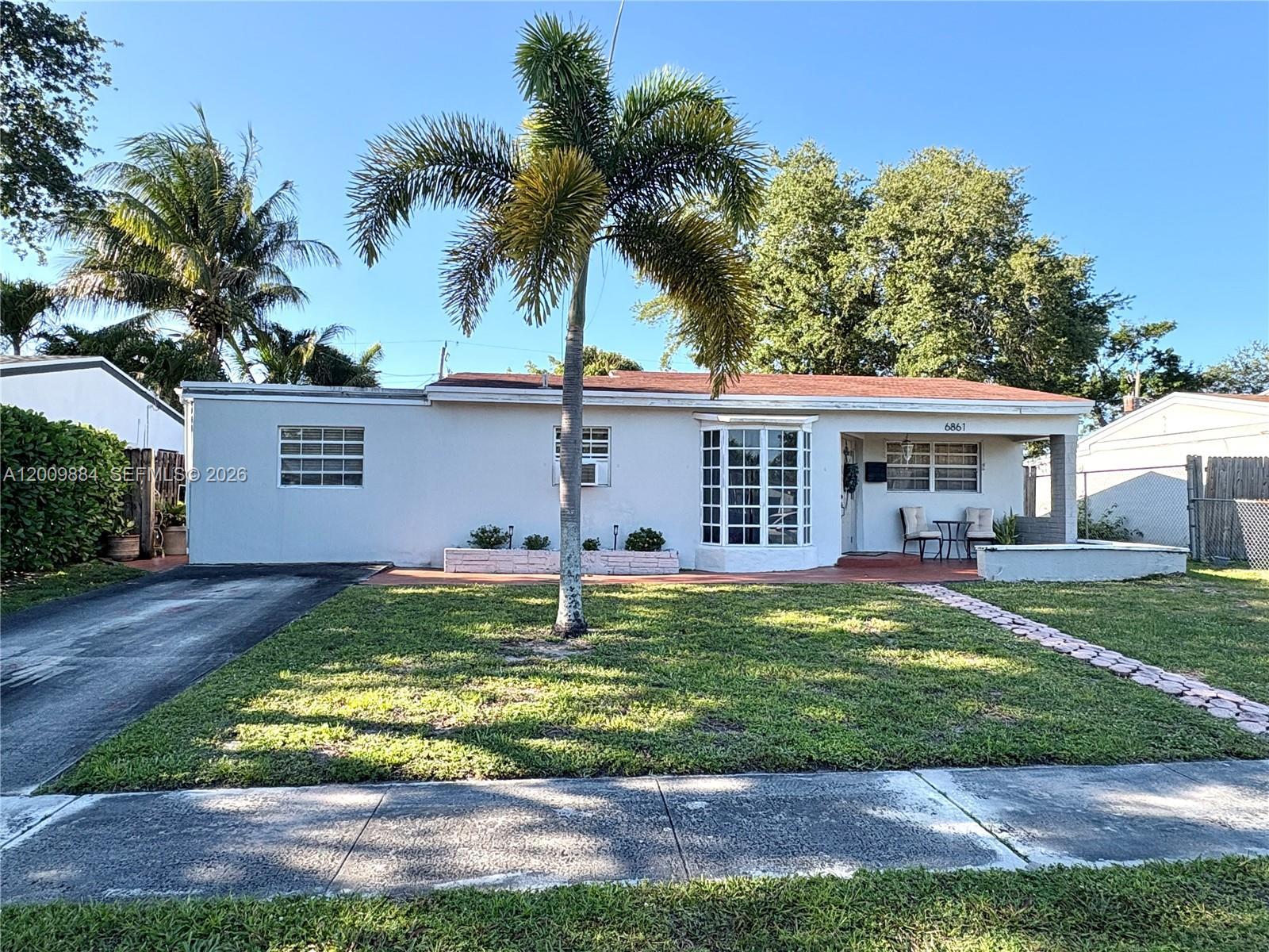 6861 Freedom St, Hollywood FL 33024 photo 2