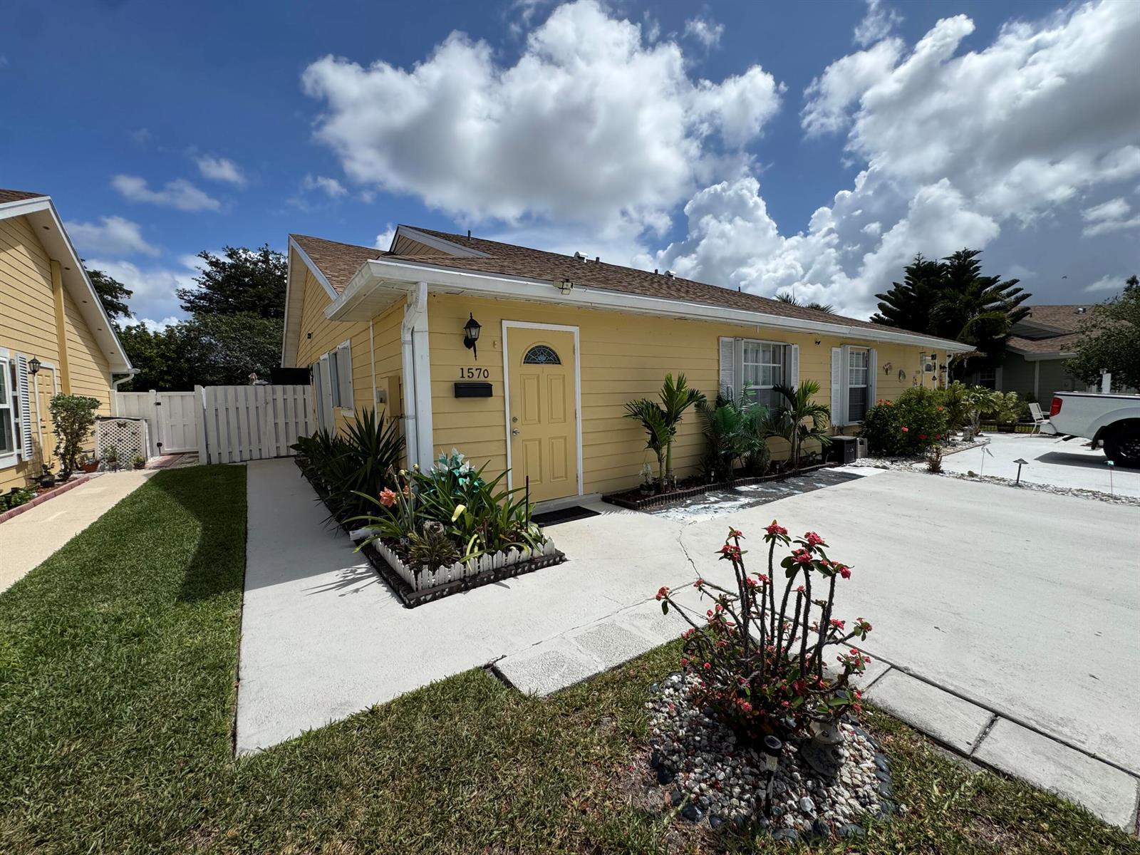 1570 Royal Forest Court, West Palm Beach FL 33406 photo 2